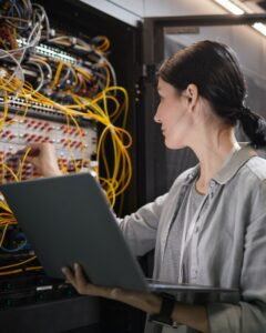 EFFOR CYBERLAB - BAC +2 - Technicien.ne supérieur.e système et réseaux